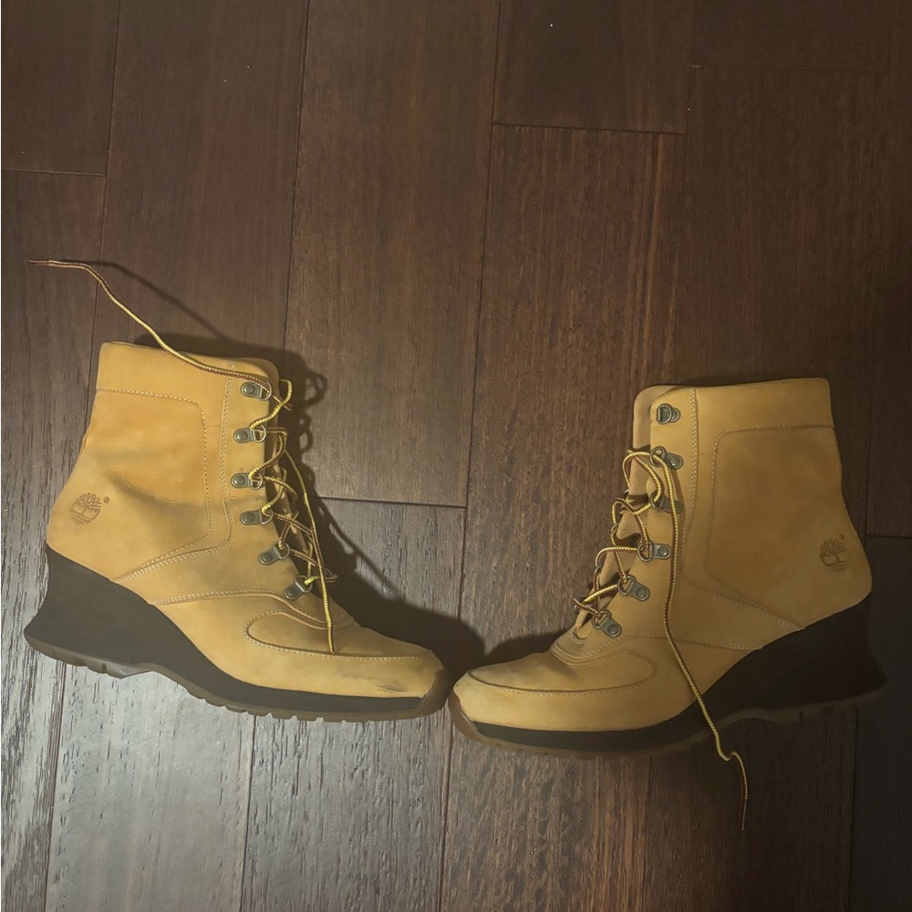 Timberland Tan Lace Up Boots Durable High-Top Design